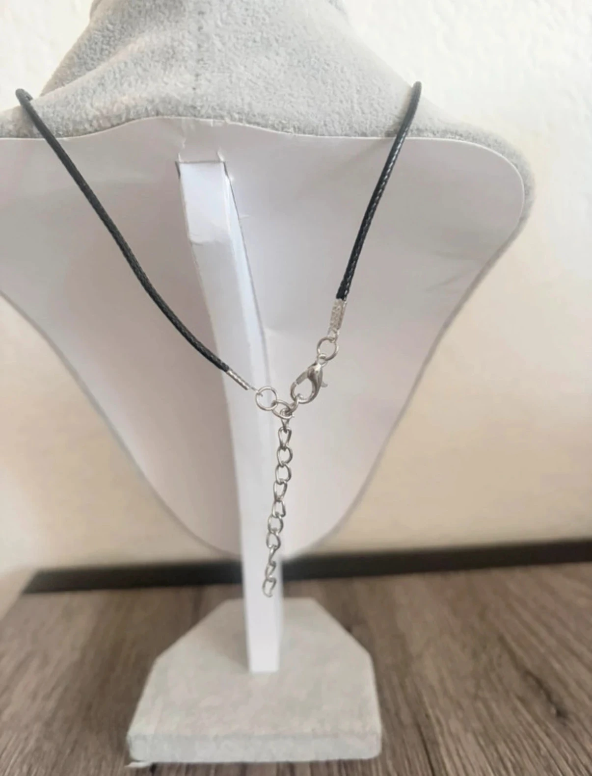 Collar Colgante Corazón de Cristal - Blanco Opalescente y Cordón Negro – photo 4
